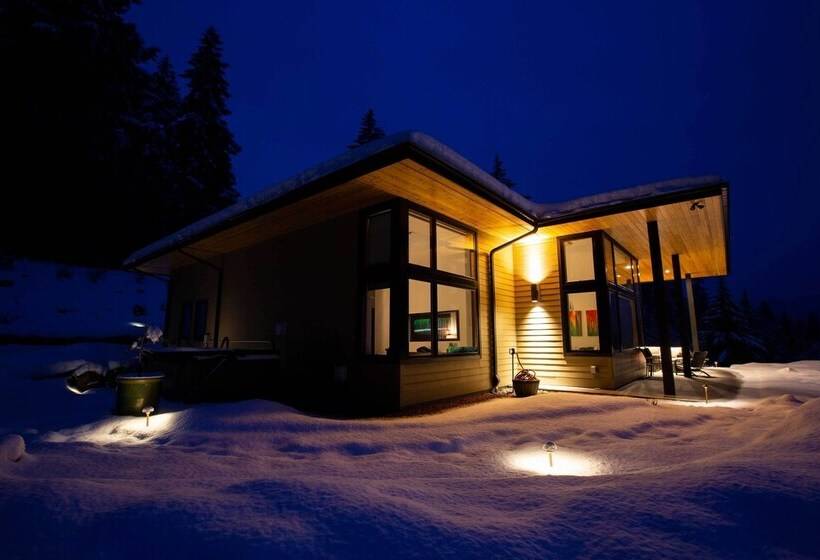 Pahto S Retreat Luxe White Salmon Home: Hot Tub