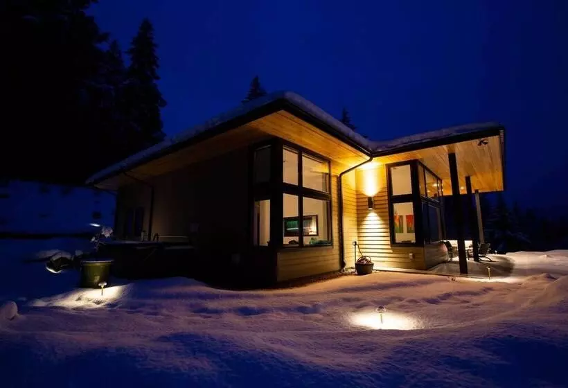 Pahto S Retreat  Luxe White Salmon Home: Hot Tub