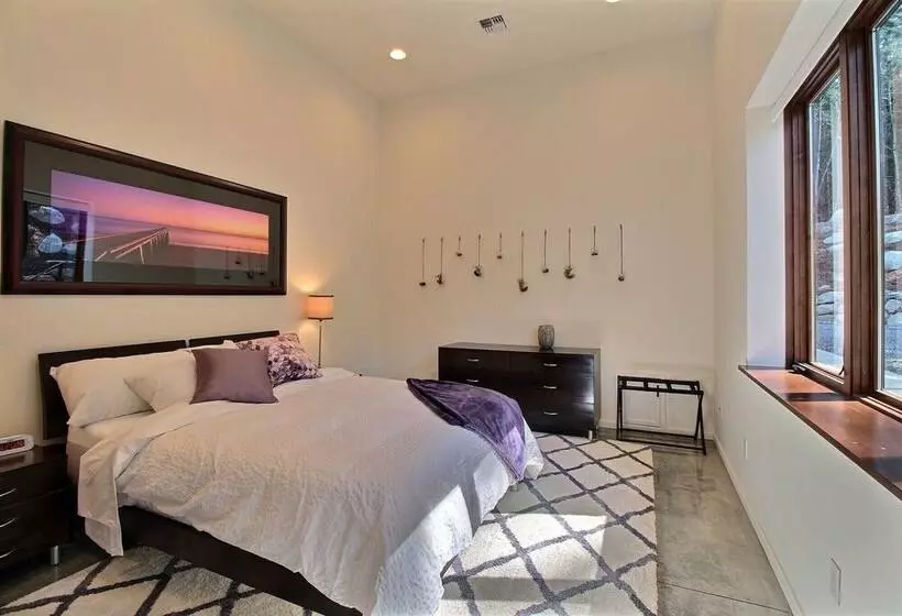 Pahto S Retreat  Luxe White Salmon Home: Hot Tub