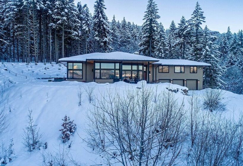 Pahto S Retreat Luxe White Salmon Home: Hot Tub