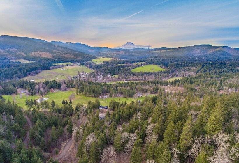 Pahto S Retreat Luxe White Salmon Home: Hot Tub