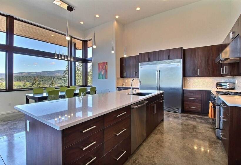 Pahto S Retreat Luxe White Salmon Home: Hot Tub