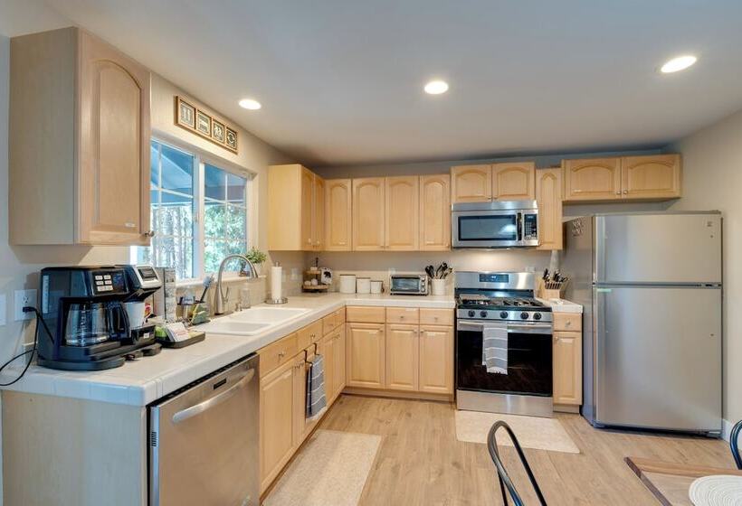 12 Mi To Apple Hill: Family Friendly Cabin Retreat