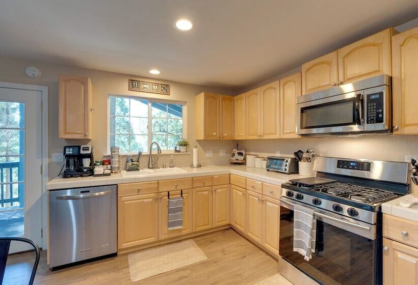 12 Mi To Apple Hill: Family Friendly Cabin Retreat