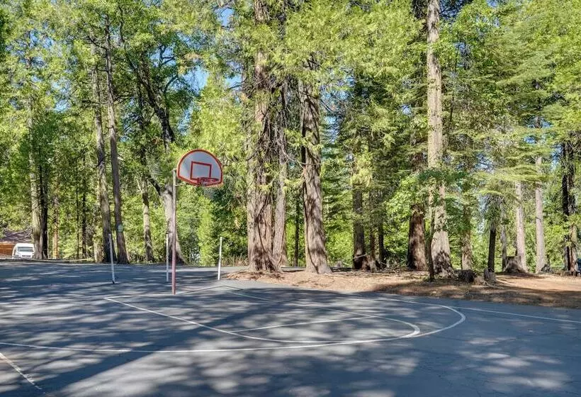 12 Mi To Apple Hill: Family Friendly Cabin Retreat