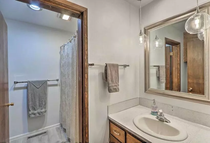 Quiet Beachfront Family Home W/ Mt. Rainier Views!