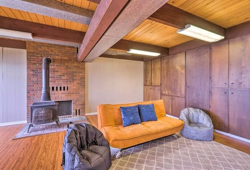 Quiet Beachfront Family Home W/ Mt. Rainier Views!