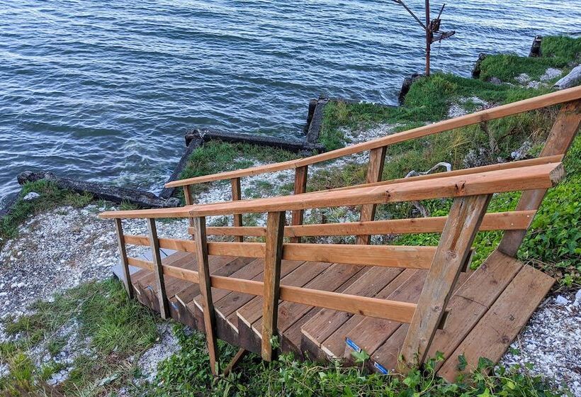 Quiet Beachfront Family Home W/ Mt. Rainier Views!