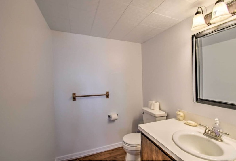 Quiet Beachfront Family Home W/ Mt. Rainier Views!