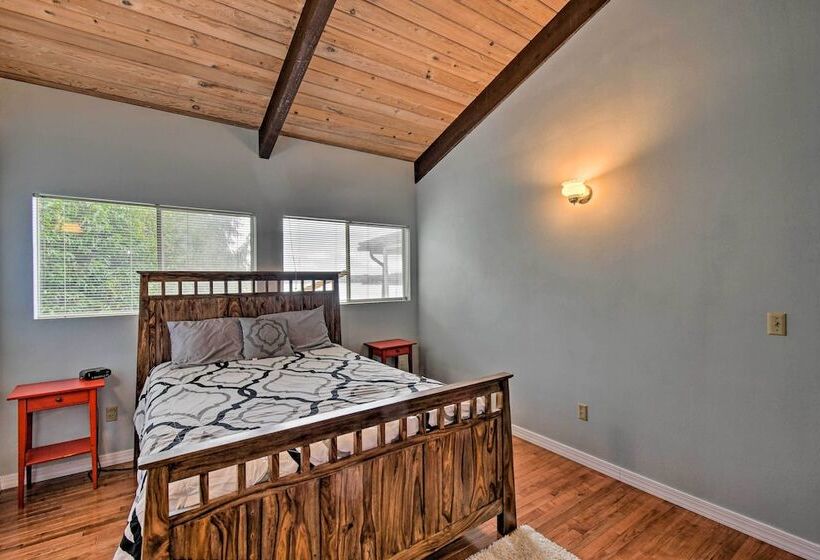 Quiet Beachfront Family Home W/ Mt. Rainier Views!