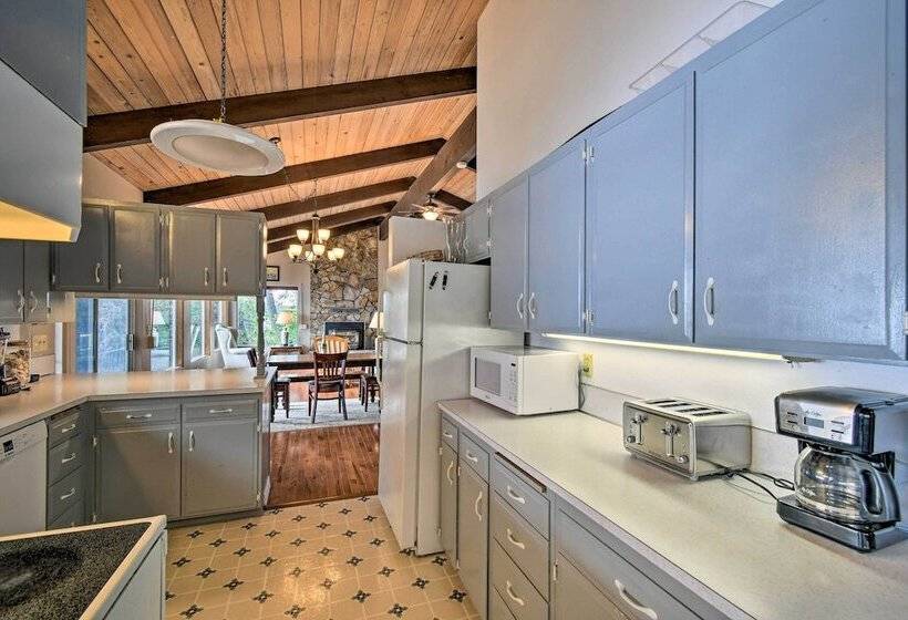 Quiet Beachfront Family Home W/ Mt. Rainier Views!