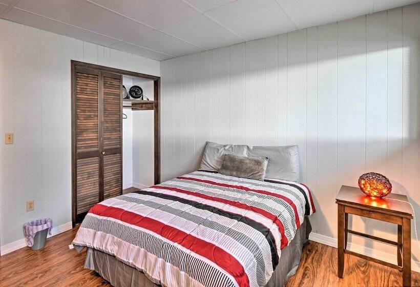 Quiet Beachfront Family Home W/ Mt. Rainier Views!