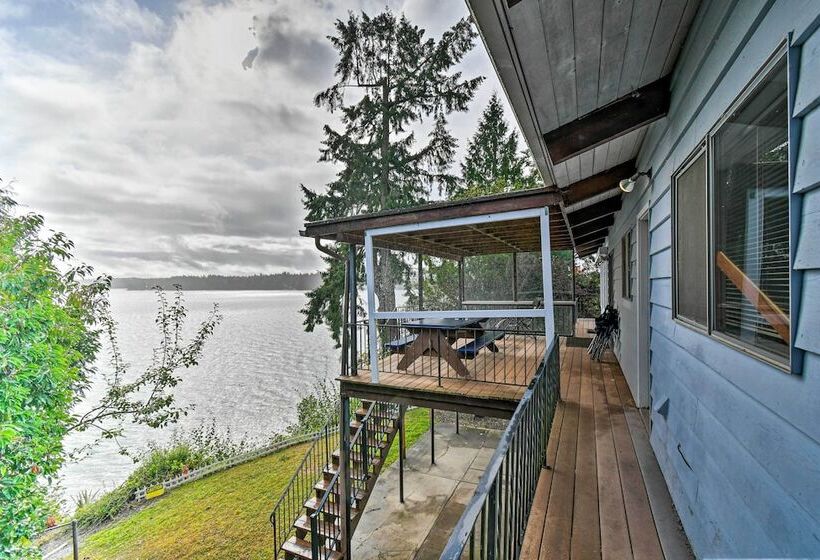 Quiet Beachfront Family Home W/ Mt. Rainier Views!