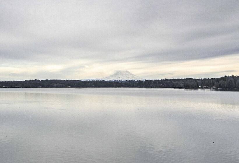 Quiet Beachfront Family Home W/ Mt. Rainier Views!