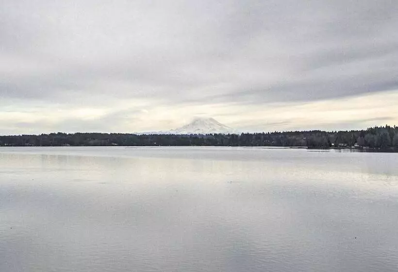 Quiet Beachfront Family Home W/ Mt. Rainier Views!