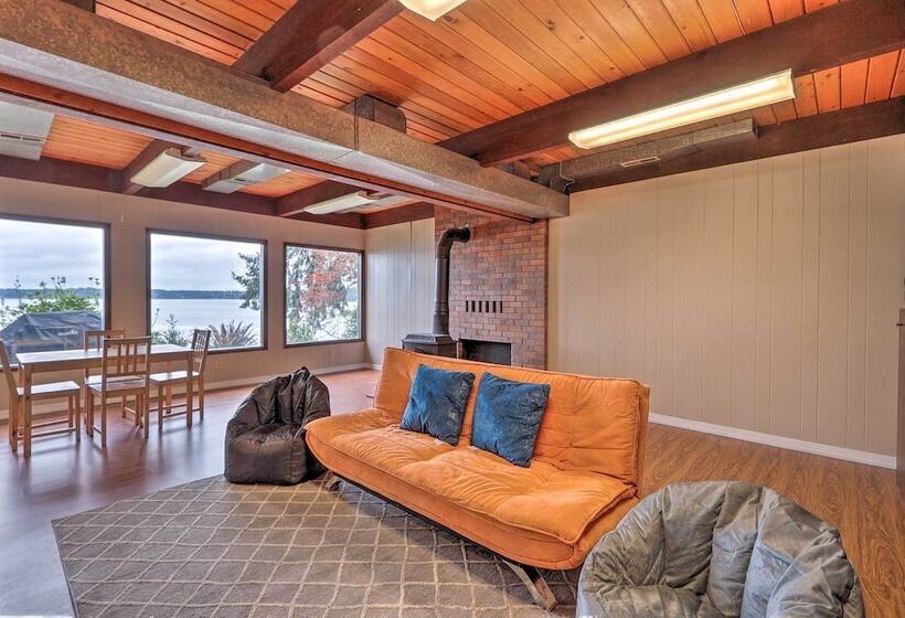 Quiet Beachfront Family Home W/ Mt. Rainier Views!