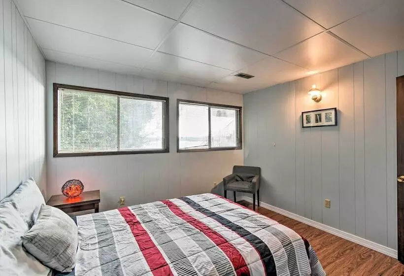 Quiet Beachfront Family Home W/ Mt. Rainier Views!