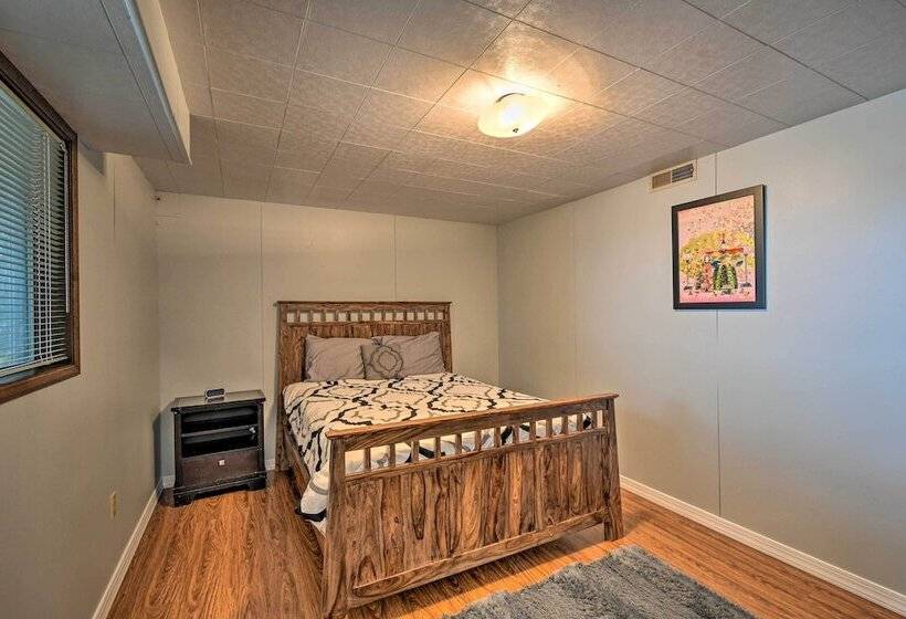 Quiet Beachfront Family Home W/ Mt. Rainier Views!