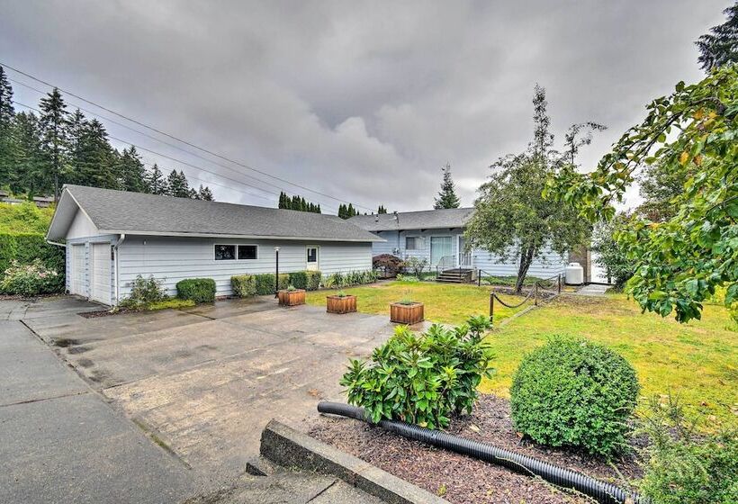 Quiet Beachfront Family Home W/ Mt. Rainier Views!
