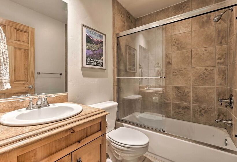 Rocky Bear Lodge  On 2 Acres Near Turquoise Lake