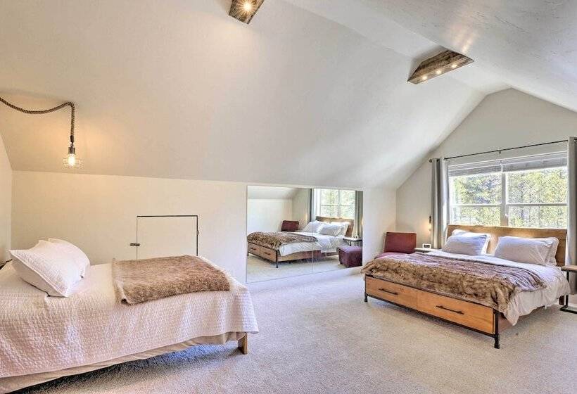 Rocky Bear Lodge  On 2 Acres Near Turquoise Lake