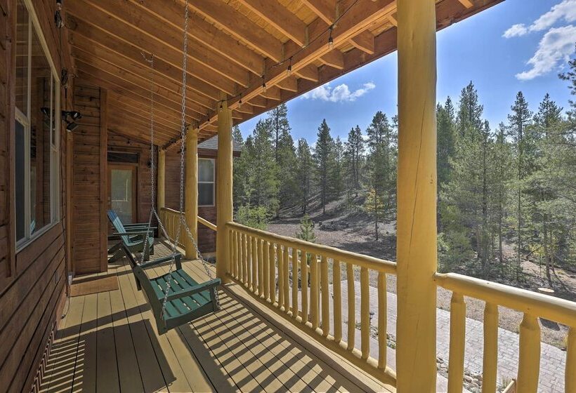 Rocky Bear Lodge  On 2 Acres Near Turquoise Lake