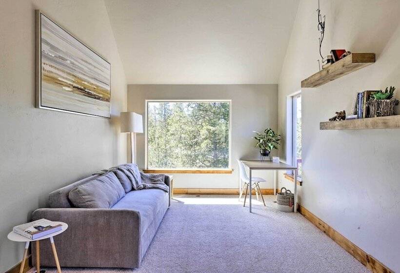 Rocky Bear Lodge  On 2 Acres Near Turquoise Lake