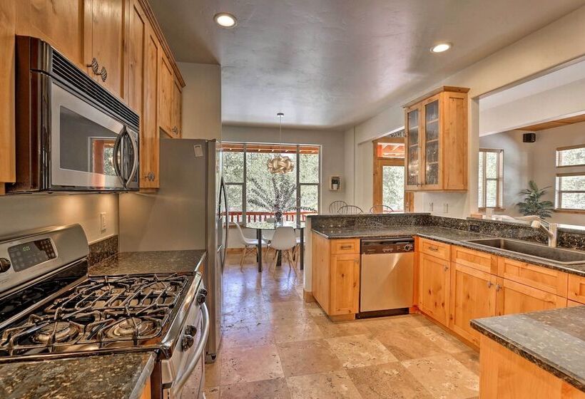 Rocky Bear Lodge  On 2 Acres Near Turquoise Lake