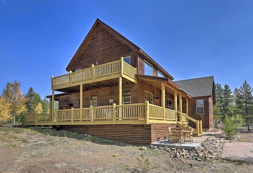 Rocky Bear Lodge  On 2 Acres Near Turquoise Lake