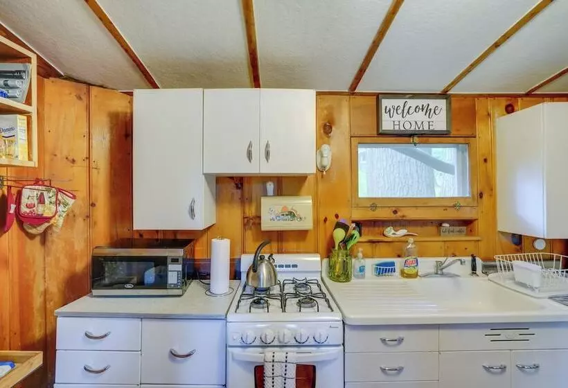 Rustic Berkshires Cottage At Lake Buel W/ Kayaks!