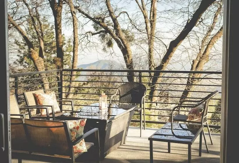 Secluded Home On 1 Acre Lot W/ Unparalleled Views