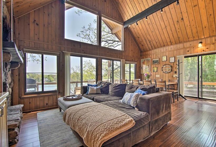 Serene Lakefront Escape: Boat Dock & Grill!