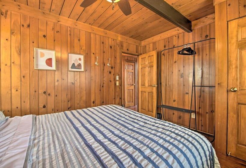 Serene Lakefront Escape: Boat Dock & Grill!