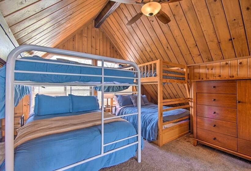 Serene Lakefront Escape: Boat Dock & Grill!