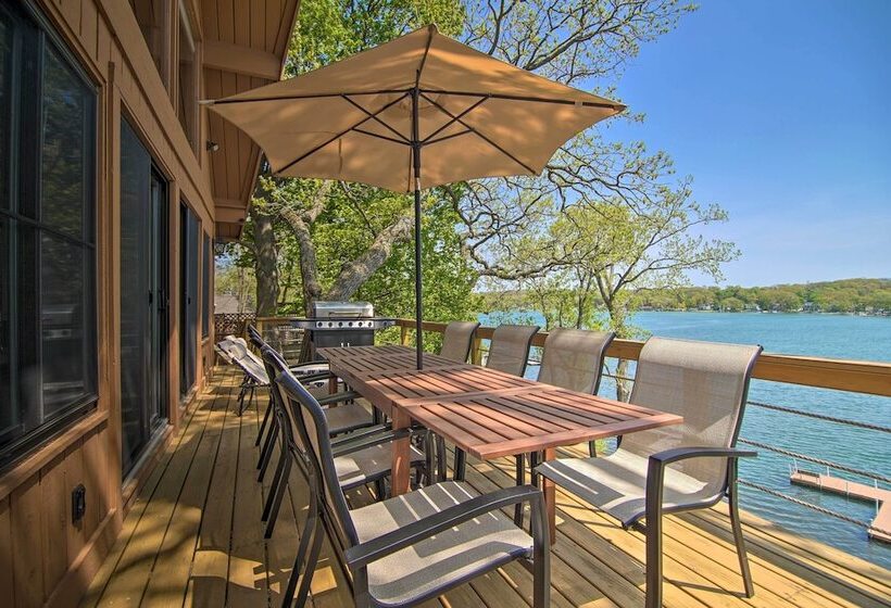 Serene Lakefront Escape: Boat Dock & Grill!