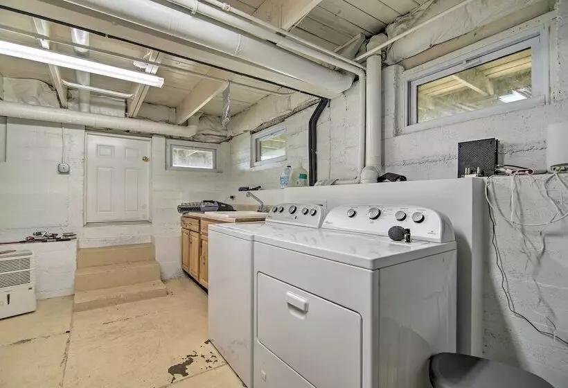 Serene Lakefront Escape: Boat Dock & Grill!