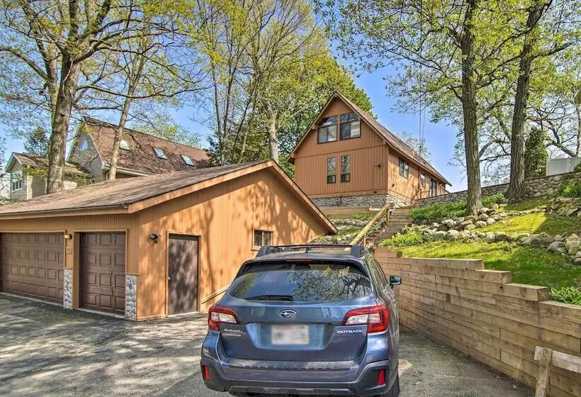 Serene Lakefront Escape: Boat Dock & Grill!