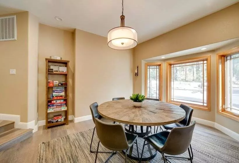 Sleek Reno Lake Tahoe Retreat, 4 Mi To Ski Mt Rose