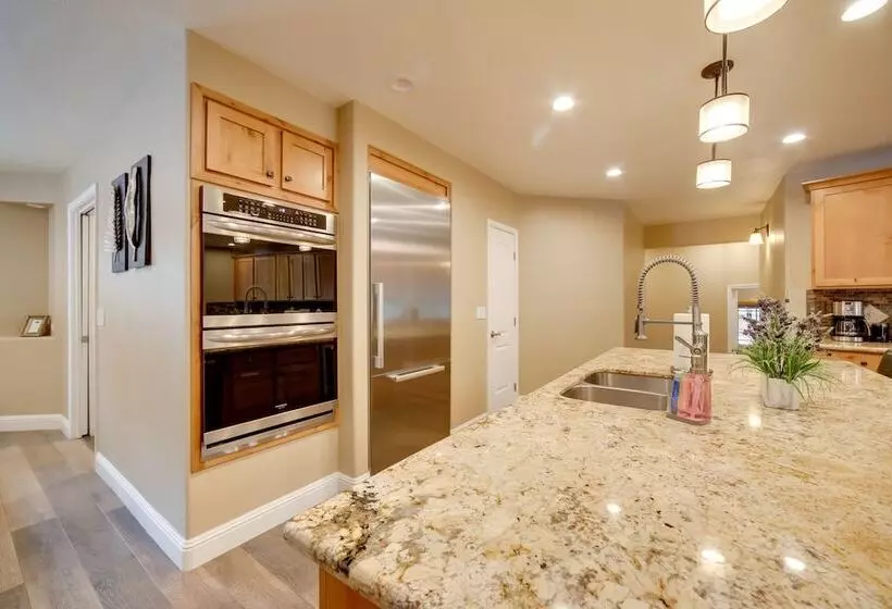 Sleek Reno Lake Tahoe Retreat, 4 Mi To Ski Mt Rose