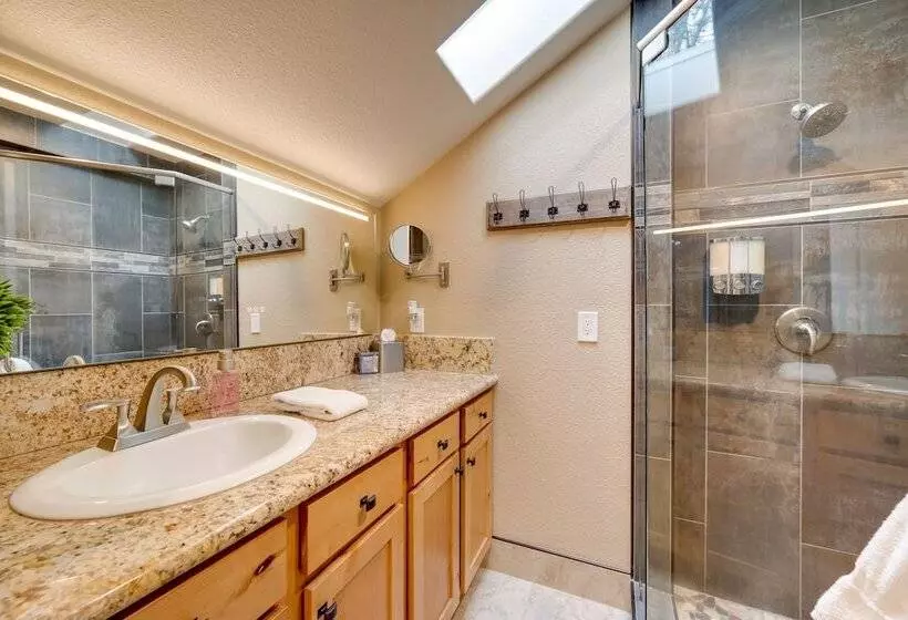 Sleek Reno Lake Tahoe Retreat, 4 Mi To Ski Mt Rose