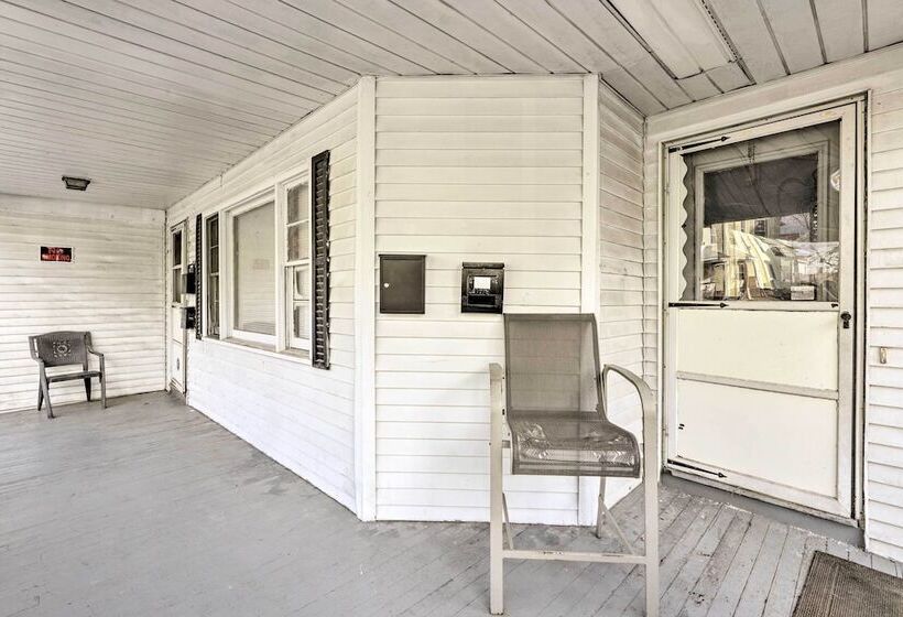 Springfield Vacation Rental: 1 Mi To Downtown