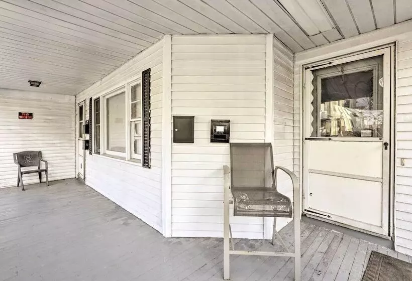 Springfield Vacation Rental: 1 Mi To Downtown