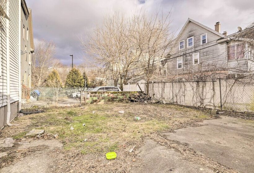 Springfield Vacation Rental: 1 Mi To Downtown