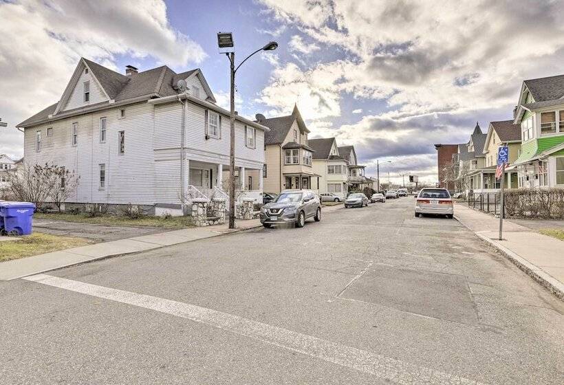 Springfield Vacation Rental: 1 Mi To Downtown