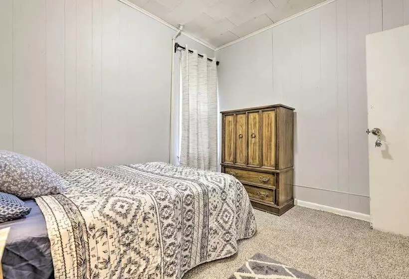 Springfield Vacation Rental: 1 Mi To Downtown