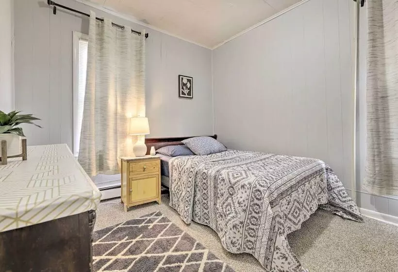 Springfield Vacation Rental: 1 Mi To Downtown
