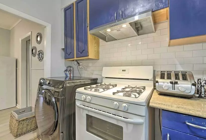 Springfield Vacation Rental: 1 Mi To Downtown