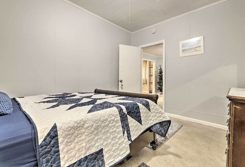 Springfield Vacation Rental: 1 Mi To Downtown