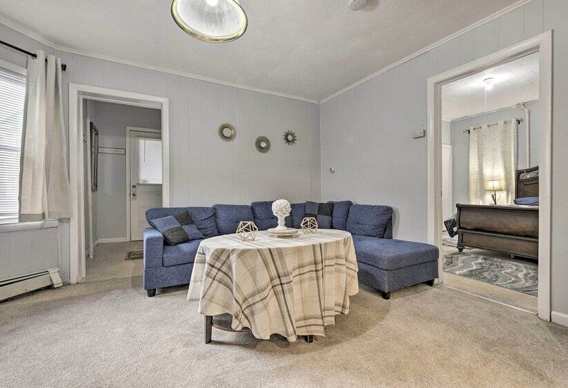 Springfield Vacation Rental: 1 Mi To Downtown