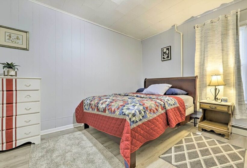 Springfield Vacation Rental: 1 Mi To Downtown